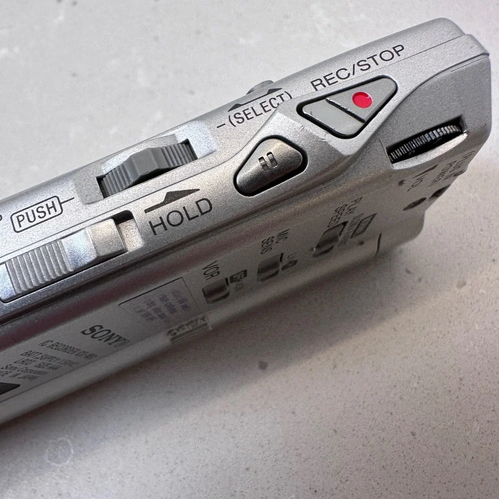 Sony IC Recorder ICD MS1 Digital Voice Recorder Memory Stick‎ 16MB Silver TESTED